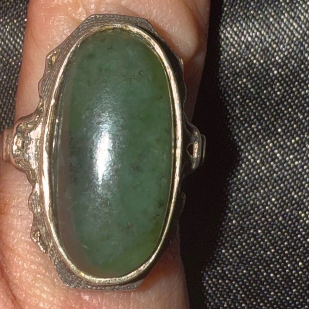 Vintage real Nephrite Jade Sterling Silver ring 1960s
Sz 6 1/2
